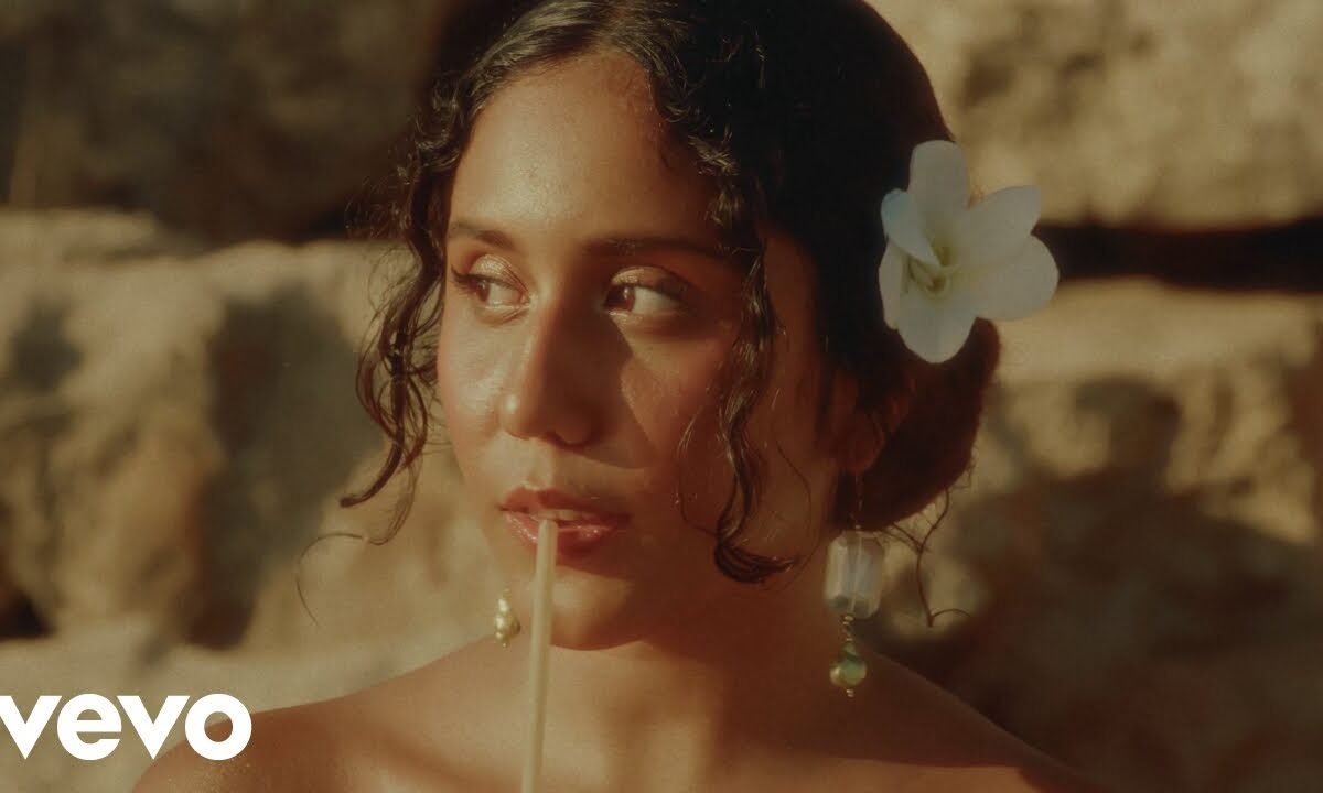 Un Largo Viaje · Valeria Jasso